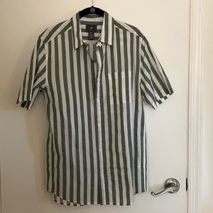 Never worn green H&M button down